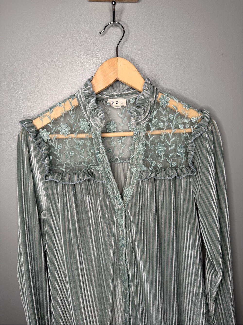POL Lace Pleated Victorian Tunic - Picture 4 of 11